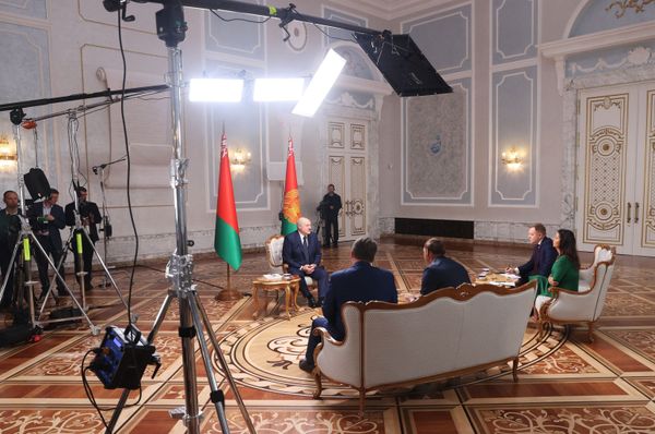 Belarus President Alexander Lukashenko is being interviewed by Russian journalists in the Independence Palace in Minsk Belarus President Alexander Lukashenko is being interviewed by Russian journalists in the Independence Palace in Minsk - Sputnik International