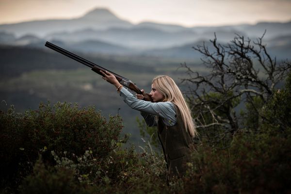 23-year-old French hunter and social media 'influencer' Johanna Clermont poses during a photo session in the countryside near Perpignan, south-western France on September 8, 2020 23-year-old French hunter and social media 'influencer' Johanna Clermont poses during a photo session in the countryside near Perpignan, south-western France on September 8, 2020 - Sputnik International