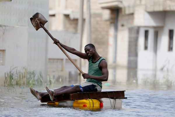 A resident shows his shovel that he uses to row through flooded streets after last week's heavy rains in Keur Massar, Senegal September 8, 2020 A resident shows his shovel that he uses to row through flooded streets after last week's heavy rains in Keur Massar, Senegal September 8, 2020 - Sputnik International