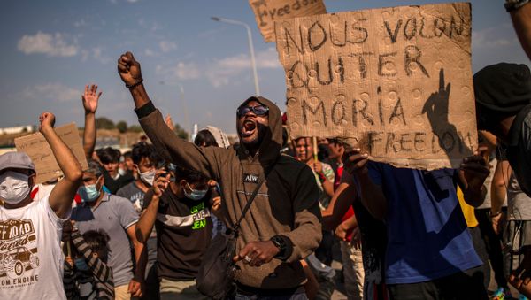 Refugees and migrants from the Moria camp protest near Mytilene on the Greek island of Lesbos, on September 12, 2020, a few days after a fire destroyed the Moria refugee camp Refugees and migrants from the Moria camp protest near Mytilene on the Greek island of Lesbos, on September 12, 2020, a few days after a fire destroyed the Moria refugee camp - Sputnik International