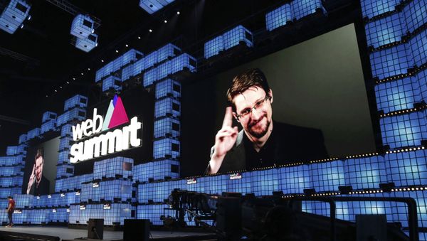 Former U.S. National Security Agency contractor Edward Snowden addresses attendees through video link at the Web Summit technology conference in Lisbon, Monday, Nov. 4, 2019. Snowden has been living in Russia to escape U.S. prosecution after leaking classified documents detailing government surveillance programs - Sputnik International