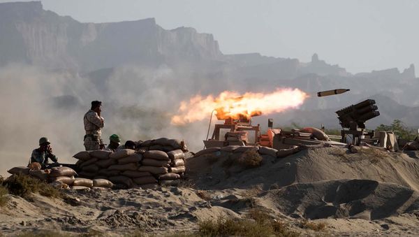 Members of the Iranian army fire missiles during the annual military drill, dubbed “Zolphaghar 99”, in the Gulf of Oman, Iran on September 7, 2020 - Sputnik International