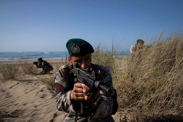 A member of the Iranian army takes part in the annual military drill, dubbed “Zolphaghar 99”, in the Gulf of Oman, Iran on September 7, 2020. A member of the Iranian army takes part in the annual military drill, dubbed “Zolphaghar 99”, in the Gulf of Oman, Iran on September 7, 2020. - Sputnik International