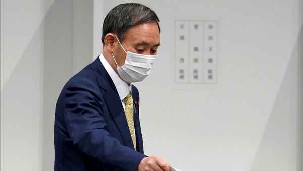Japanese Chief Cabinet Secretary Yoshihide Suga casts his ballot at the Liberal Democratic Party's (LDP) leadership election in Tokyo, Japan September 14, 2020.  - Sputnik International