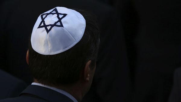 A man wearing a kippah Jewish skullcap arrives at the synagogue in Halle, eastern Germany, on October 10, 2019, one day after the attack where two people were shot dead. A man wearing a kippah Jewish skullcap arrives at the synagogue in Halle, eastern Germany, on October 10, 2019, one day after the attack where two people were shot dead. - Sputnik International