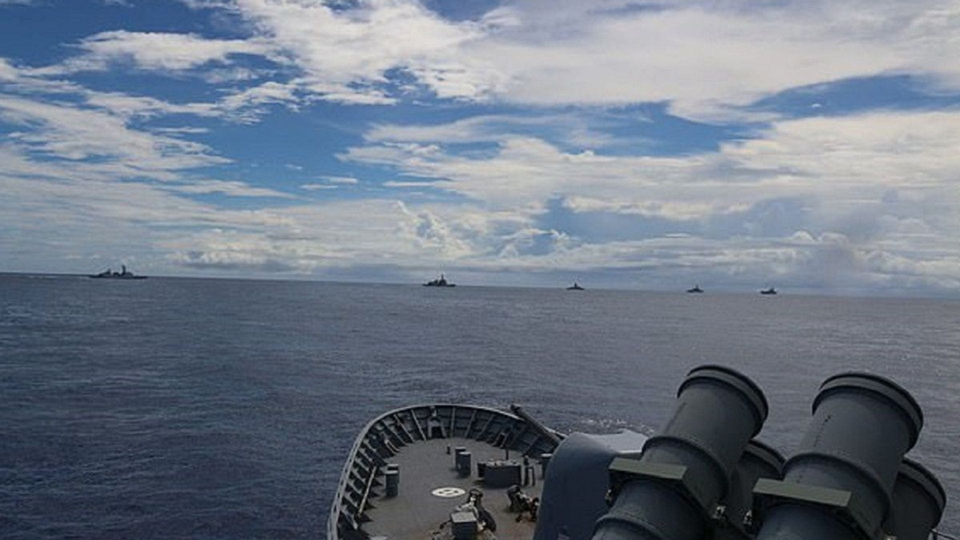 Regional powers are training together, alarmed by China's increasingly aggressive stance in the Pacific. Pictured: joint naval manoevres on Wednesday near Guam Regional powers are training together, alarmed by China's increasingly aggressive stance in the Pacific. Pictured: joint naval manoevres on Wednesday near Guam - Sputnik International, 1920, 29.11.2021