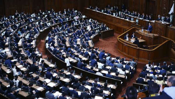 Japanese Prime Minister Shinzo Abe delivers a policy speech during the opening of an extraordinary session of parliament in Tokyo on 4 October 2019. Abe said he wants to meet with North Korean leader Kim Jong Un even though he keeps testing missiles. At the same time, Abe gave South Korea the cold shoulder amid tensions over their wartime history. - Sputnik International