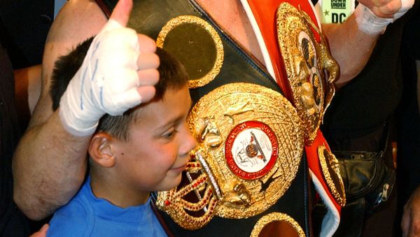 Tim Tszyu, with his father Kostya in 2003. Now little Tim is a boxer Tim Tszyu, with his father Kostya in 2003. Now little Tim is a boxer - Sputnik International