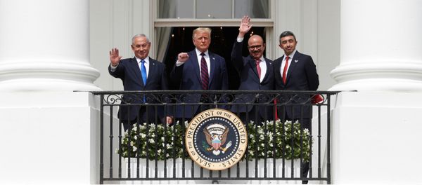 Israel's Prime Minister Benjamin Netanyahu, U.S. President Donald Trump, Bahrain's Foreign Minister Abdullatif Al Zayani and United Arab Emirates (UAE) Foreign Minister Abdullah bin Zayed wave and gesture from the White House balcony after a signing ceremony for the Abraham Accords, normalizing relations between Israel and some of its Middle East neighbors - Sputnik International