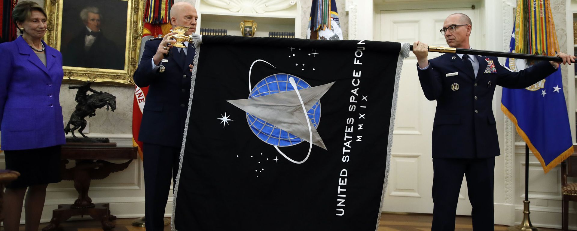 Chief of Space Operations at US Space Force Gen. John Raymond, center, and Chief Master Sgt. Roger Towberman, right, hold the United States Space Force flag as it is presented in the Oval Office of the White House, Friday, May 15, 2020, in Washington. Secretary of the Air Force Barbara Barrett stands far left. Chief of Space Operations at US Space Force Gen. John Raymond, center, and Chief Master Sgt. Roger Towberman, right, hold the United States Space Force flag as it is presented in the Oval Office of the White House, Friday, May 15, 2020, in Washington. Secretary of the Air Force Barbara Barrett stands far left. - Sputnik International, 1920, 15.02.2024