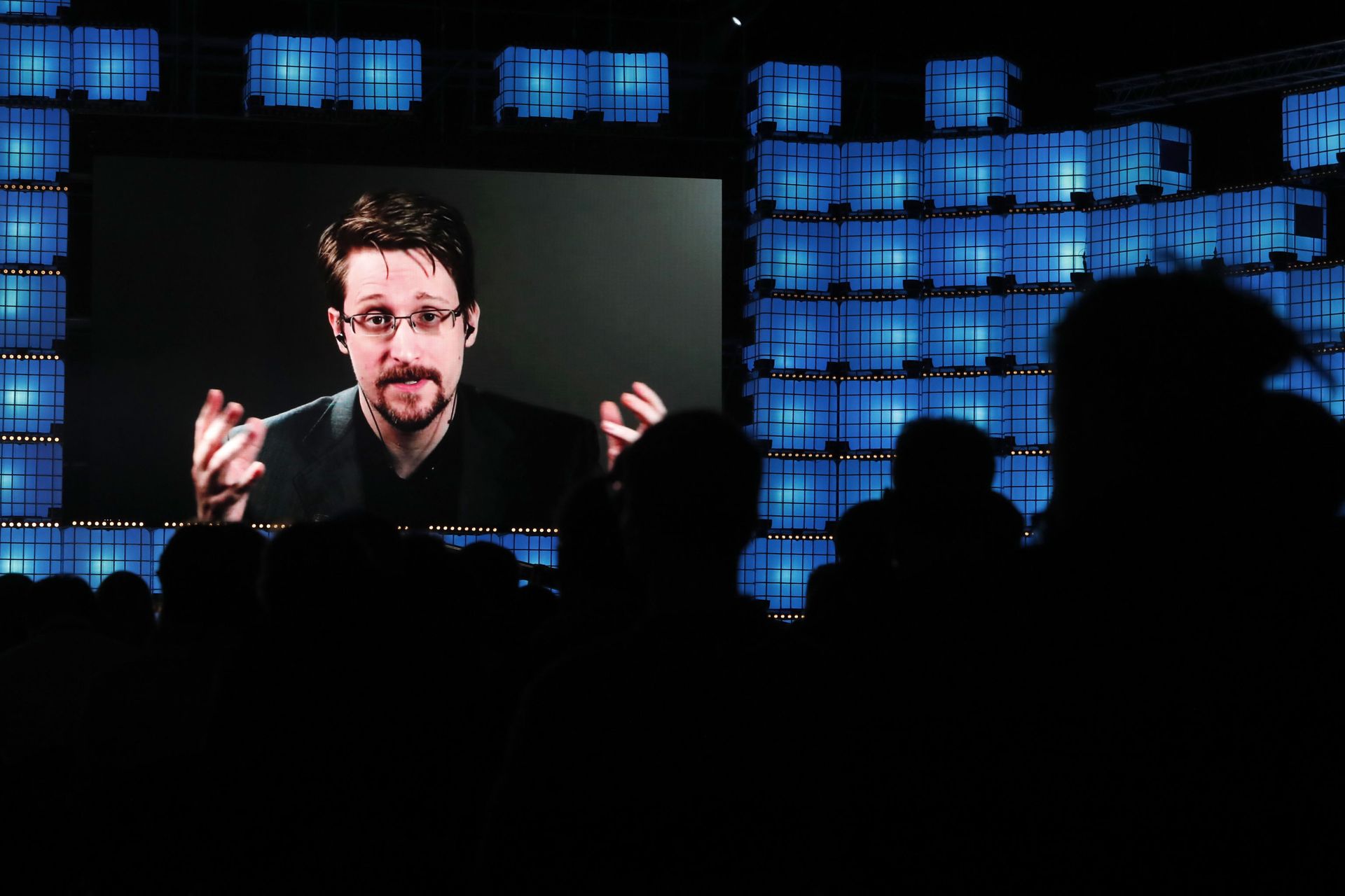 Former U.S. National Security Agency contractor Edward Snowden addresses attendees through video link at the Web Summit technology conference in Lisbon, Monday, Nov. 4, 2019 Former U.S. National Security Agency contractor Edward Snowden addresses attendees through video link at the Web Summit technology conference in Lisbon, Monday, Nov. 4, 2019 - Sputnik International, 1920, 24.02.2023