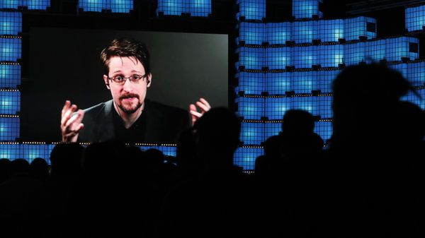 Former U.S. National Security Agency contractor Edward Snowden addresses attendees through video link at the Web Summit technology conference in Lisbon, Monday, Nov. 4, 2019 - Sputnik International