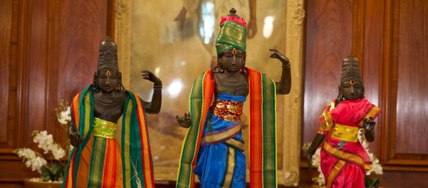 UK Returns Stolen 15th Century Idols of Hindu Deities Ram, Sita, Lakshmana to India After 40 Years - Sputnik International