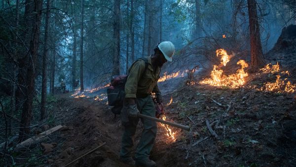 A firefighter from Las Vegas takes part in a firing operation near the Obenchain Fire in Butte Falls, Oregon, U.S., September 15, 2020. - Sputnik International