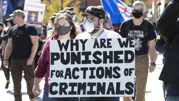 Gun supporters arrive on Parliament Hill during the Canadian Coalition for Firearm Rights during the pro-gun march in Ottawa, Ontario, on September 12, 2020. - Sputnik International
