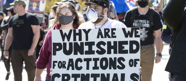 Gun supporters arrive on Parliament Hill during the Canadian Coalition for Firearm Rights during the pro-gun march in Ottawa, Ontario, on September 12, 2020. - Sputnik International