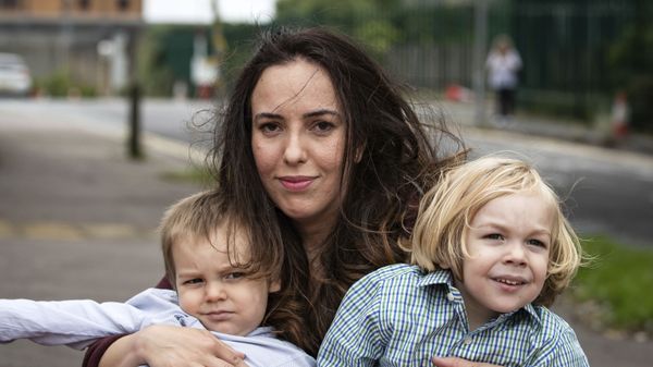 Stella Moris poses for a photo with her sons, Gabriel, right and Max leave Belmarsh Prison after visiting her partner and their father, Julian Assange, in London, Tuesday, Aug. 25, 2020 - Sputnik International