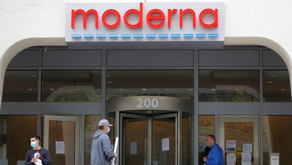 FILE PHOTO: A sign marks the headquarters of Moderna Therapeutics, which is developing a vaccine against the coronavirus disease (COVID-19), in Cambridge, Massachusetts, U.S., May 18, 2020 - Sputnik International
