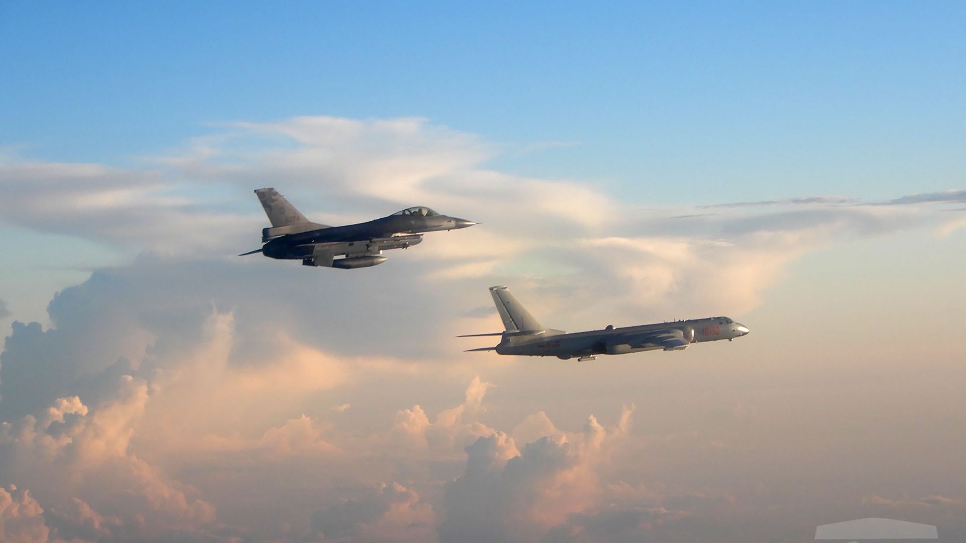 In this photo taken and released Friday, May 25, 2018, by the Taiwan Ministry of National Defense, a Taiwanese Air Force fighter aircraft, left, flies near a Chinese People's Liberation Army Air Force (PLAAF) bomber that reportedly flew over the Luzon Strait south of Taiwan. In this photo taken and released Friday, May 25, 2018, by the Taiwan Ministry of National Defense, a Taiwanese Air Force fighter aircraft, left, flies near a Chinese People's Liberation Army Air Force (PLAAF) bomber that reportedly flew over the Luzon Strait south of Taiwan. - Sputnik International, 1920, 19.02.2021