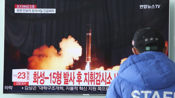 A man watches a TV screen showing what the North Korean government calls the Hwasong-15 intercontinental ballistic missile, at the Seoul Railway Station in Seoul, South Korea, Thursday, Nov. 30, 2017 - Sputnik International