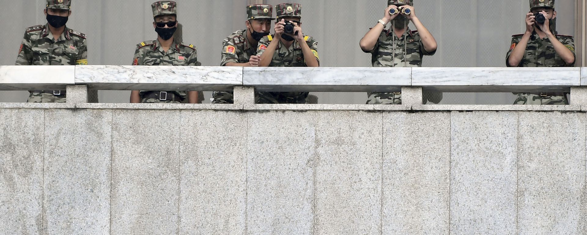 North Korean army soldiers wearing face masks look at the South side during South Korean Unification Minister Lee In-young's visit to Panmunjom in the Demilitarized Zone, South Korea, Wednesday, Sept. 16, 2020 North Korean army soldiers wearing face masks look at the South side during South Korean Unification Minister Lee In-young's visit to Panmunjom in the Demilitarized Zone, South Korea, Wednesday, Sept. 16, 2020 - Sputnik International, 1920, 06.12.2022