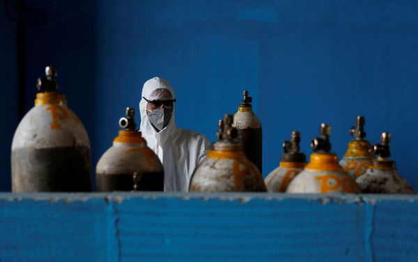 A medical worker stands next to an oxygen cylinder at the Yatharth Hospital in Noida, on the outskirts of New Delhi, India, September 15, 2020. Picture taken September 15, 2020. A medical worker stands next to an oxygen cylinder at the Yatharth Hospital in Noida, on the outskirts of New Delhi, India, September 15, 2020. Picture taken September 15, 2020. - Sputnik International