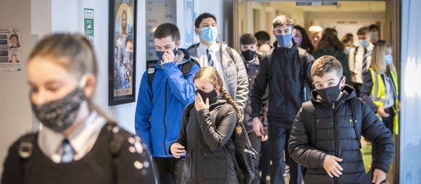 Students at St Columba's High School, Gourock, Scotland, wear protective face masks as the requirement for secondary school pupils when moving around school comes into effect from today across Scotland, Monday Aug. 31, 2020 Students at St Columba's High School, Gourock, Scotland, wear protective face masks as the requirement for secondary school pupils when moving around school comes into effect from today across Scotland, Monday Aug. 31, 2020 - Sputnik International