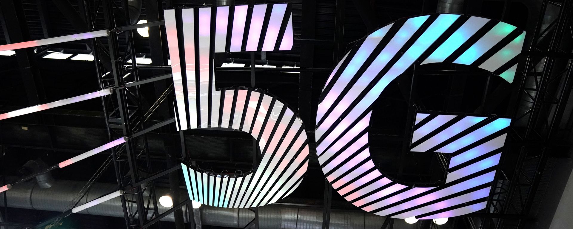 A sign of 5G is seen at the 2020 China International Fair for Trade in Services (CIFTIS) in Beijing, China September 4, 2020 - Sputnik International, 1920, 27.04.2021