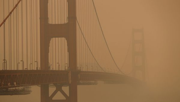 The Golden Gate Bridge is seen under a smoke filled sky from California wildfires in San Francisco, California, U.S., September 10, 2020. - Sputnik International