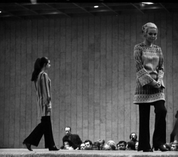 Models on the catwalk during the demonstration of the 1971 autumn-winter collection, July 1970 Models on the catwalk during the demonstration of the 1971 autumn-winter collection, July 1970 - Sputnik International