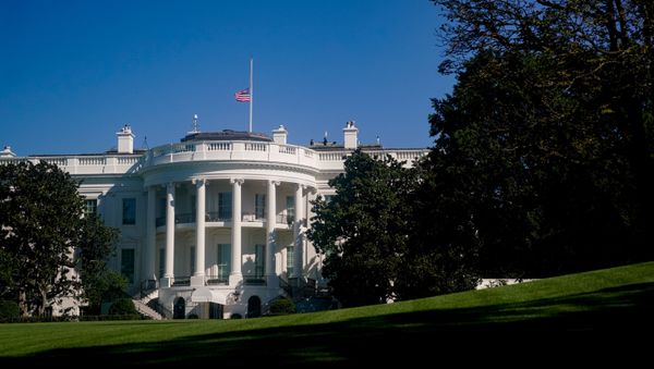 The American flag above the White House is seen at half staff after the death of Supreme Court Justice Ruth Bader Ginsburg, in Washington, U.S. September 20, 2020. - Sputnik International