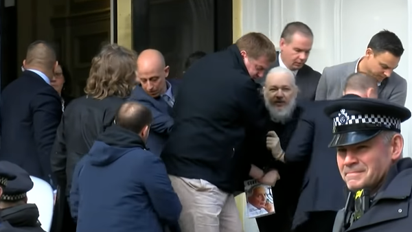 Mr Assange being removed from Ecuadorian Embassy Mr Assange being removed from Ecuadorian Embassy - Sputnik International