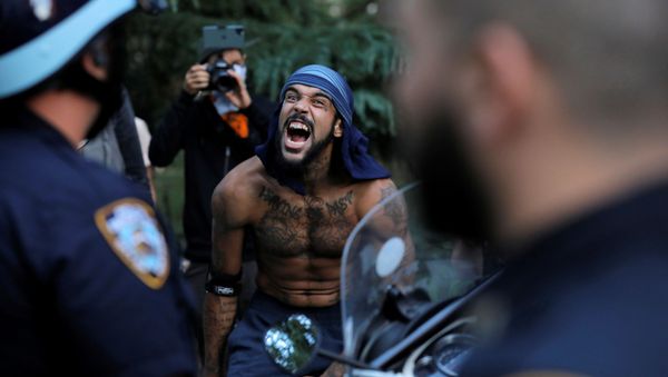 A person yells at members of the New York Police Department (NYPD) during an Abolish I.C.E. protest in Manhattan, New York City, U.S., September 18, 2020 - Sputnik International