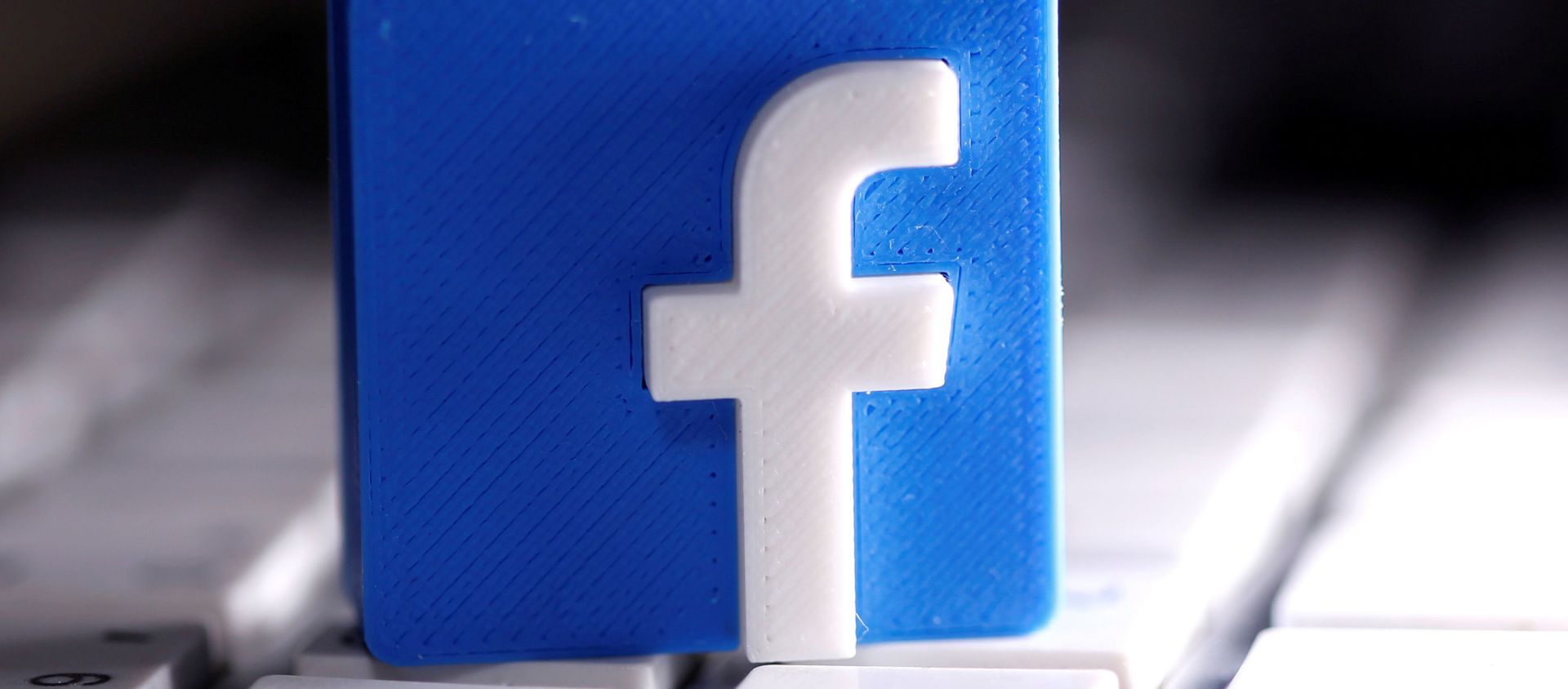 A 3D-printed Facebook logo is seen on a keyboard in this illustration taken March 25, 2020. A 3D-printed Facebook logo is seen on a keyboard in this illustration taken March 25, 2020. - Sputnik International, 1920, 06.10.2020