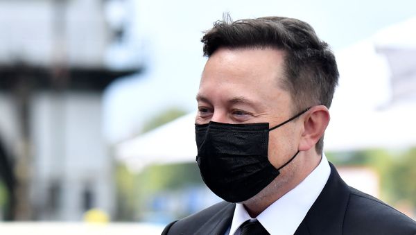 Elon Musk wears a protective mask as he arrives to attend a meeting with the leadership of the conservative CDU/CSU parliamentary group, in Berlin, Germany September 2, 2020. - Sputnik International