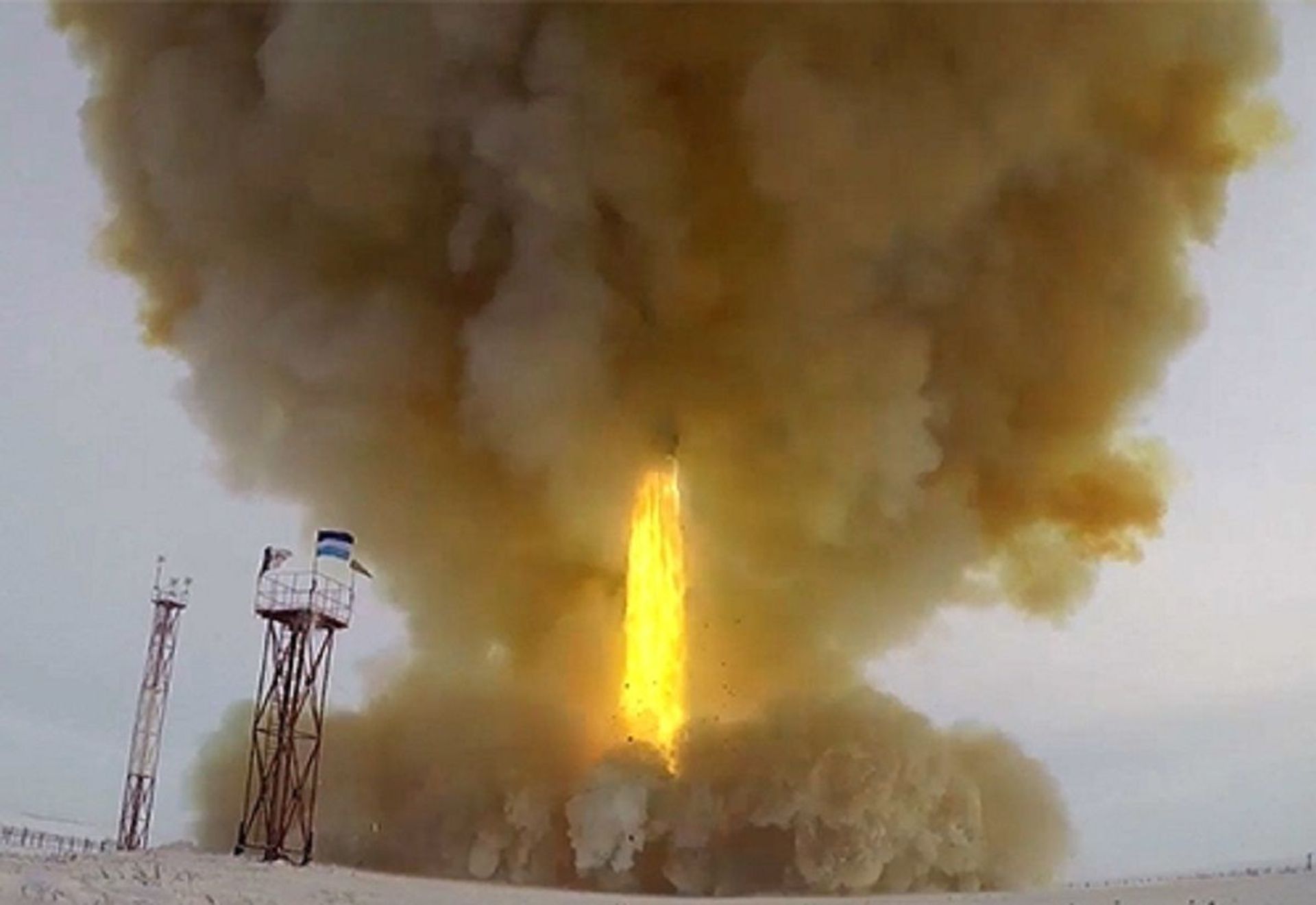 Russia's Avangard & Kinzhal Hypersonic Missiles Put On Combat Alert, S-500 About to Wrap Up Trials Russia's Avangard & Kinzhal Hypersonic Missiles Put On Combat Alert, S-500 About to Wrap Up Trials - Sputnik International, 1920, 29.06.2021