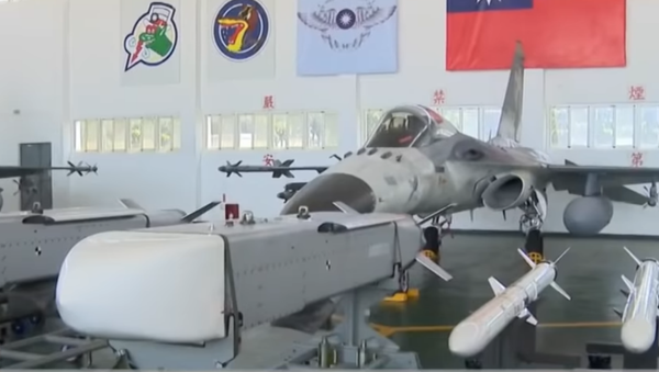 Taiwan's indigenously-made Wan Chien cruise missiles and US-made AGM-84 Harpoon anti-ship missiles on display in front of an F-CK-1C/D Indigenous Defense Fighter at Makung Air Force Base on September 22, 2020 - Sputnik International
