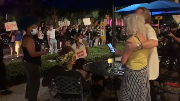 Protestors are now going restaurant by restaurant to chant at diners on Beach Dr. in St. Pete. A lot of diners yelled back, starting multiple confrontations Protestors are now going restaurant by restaurant to chant at diners on Beach Dr. in St. Pete. A lot of diners yelled back, starting multiple confrontations - Sputnik International