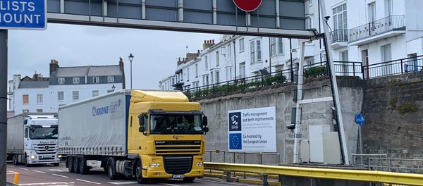 Drivers delivering to EU through Dover Drivers delivering to EU through Dover - Sputnik International