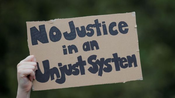 Demonstrators gather during a protest following the announcement of a single indictment in the Breonna Taylor case, in the Brooklyn borough of New York City - Sputnik International