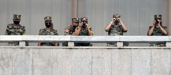 North Korean soldiers keep watch toward the south as South Korean Unification Minister Lee In-young inspects (not pictured) the truce village of Panmunjom inside the demilitarised zone separating the two Koreas, South Korea, 16 September 2020. North Korean soldiers keep watch toward the south as South Korean Unification Minister Lee In-young inspects (not pictured) the truce village of Panmunjom inside the demilitarised zone separating the two Koreas, South Korea, 16 September 2020. - Sputnik International