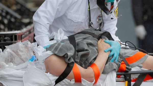 Boston EMS medics work to resuscitate a patient on the way to the ambulance amid the coronavirus disease (COVID-19) outbreak in Boston, Massachusetts, U.S., April 27, 2020. Boston EMS medics work to resuscitate a patient on the way to the ambulance amid the coronavirus disease (COVID-19) outbreak in Boston, Massachusetts, U.S., April 27, 2020. - Sputnik International