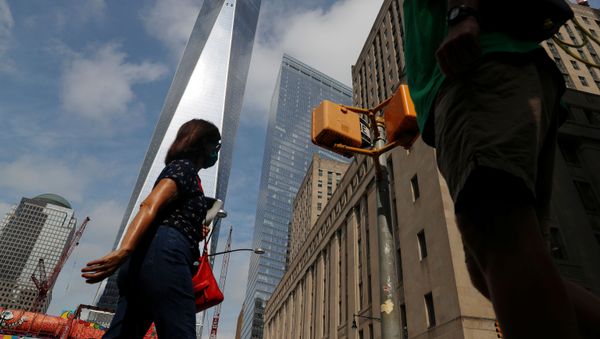 People wearing protective face masks walk by One World Trade Center two days before the 19th anniversary of the 9/11 attacks, amid the coronavirus disease (COVID-19) pandemic, in the lower section Manhattan, New York City, U.S., September 9, 2020.  - Sputnik International