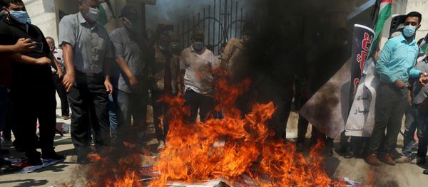 Palestinians burn pictures depicting Abu Dhabi Crown Prince Mohammed bin Zayed al-Nahyan, Israeli Prime Minister Benjamin Netanyahu and U.S. President Donald Trump during a protest against the United Arab Emirates and Bahrain's deal with Israel to normalise relations, in Gaza City September 15, 2020.  - Sputnik International