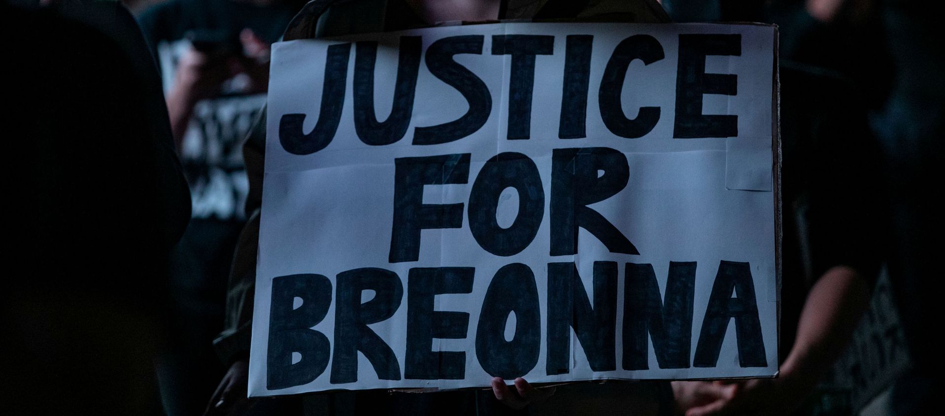 A woman holds a sign during the march for Breonna Taylor A woman holds a sign during the march for Breonna Taylor - Sputnik International, 1920, 29.09.2020