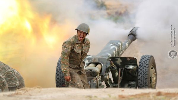 An ethnic Armenian soldier fires an artillery piece during fighting with Azerbaijan's forces in the breakaway region of Nagorno-Karabakh, in this handout picture released September 29, 2020 An ethnic Armenian soldier fires an artillery piece during fighting with Azerbaijan's forces in the breakaway region of Nagorno-Karabakh, in this handout picture released September 29, 2020 - Sputnik International