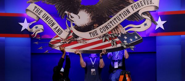 Crews prepare the hall for the first presidential debate between U.S. President Donald Trump and Democratic presidential nominee and former Vice President Joe Biden in Cleveland, Ohio, U.S., September 28, 2020 - Sputnik International