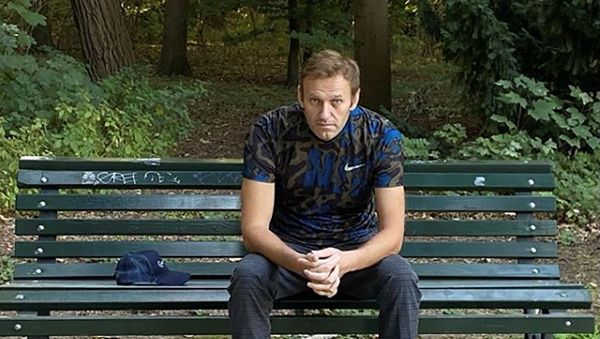Russian opposition politician Alexei Navalny sits on a bench while posing for a picture in Berlin, Germany, in this undated image obtained from social media September 23, 2020 Russian opposition politician Alexei Navalny sits on a bench while posing for a picture in Berlin, Germany, in this undated image obtained from social media September 23, 2020 - Sputnik International