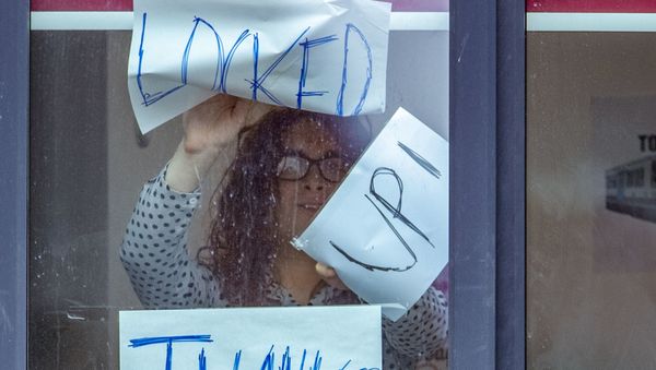 Signs posted on a window at Manchester Metropolitan University's Birley campus, Manchester, Monday Sept. 28, 2020.  - Sputnik International