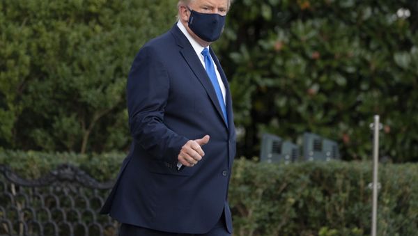 President Donald Trump gives thumbs up as he leaves the White House to go to Walter Reed National Military Medical Center after he tested positive for COVID-19, Friday, Oct. 2, 2020, in Washington. - Sputnik International